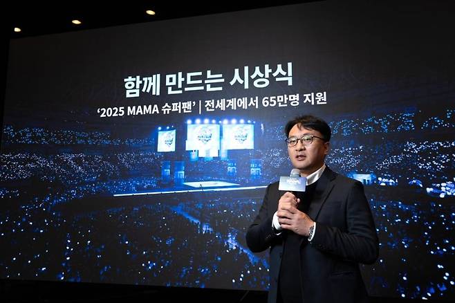 마마어워즈 제작진들. 박찬욱 CJ ENM 컨벤션사업부장. CJ ENM 제공