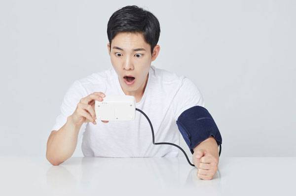 고혈압 약과 함께 먹으면 위험한 음식들이 있다. 해당 사진은 이해를 돕기 위한 것으로, 기사 내용과 직접적 관련 없음/사진=클립아트코리아