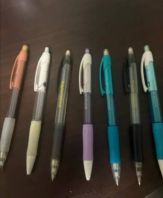 Screenshot of a"Suneung mechanical pencils" listing on Bungaejangter (Bungaejangter)