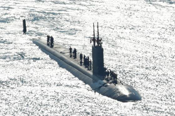 The U.S. Navy's Los Angeles-class nuclear-powered submarine USS Alexandria is seen arriving at the Busan Naval Operations Base in Busan on Feb. 10, 2025. Commissioned in 1991, the Alexandria, measuring 110 meters long and 10 meters wide, entered Busan to load supplies and provide crew rest, marking the submarine's first port call in Korea. [NEWS1]