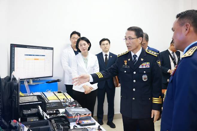 경찰청은 10일 캄보디아 프놈펜에서 캄보디아 경찰청과 '한·캄 경찰청 간 코리아 전담반 설치에 관한 양해각서(MOU)'를 체결하고 개소식을 개최했다고 밝혔다./사진제공=경찰청