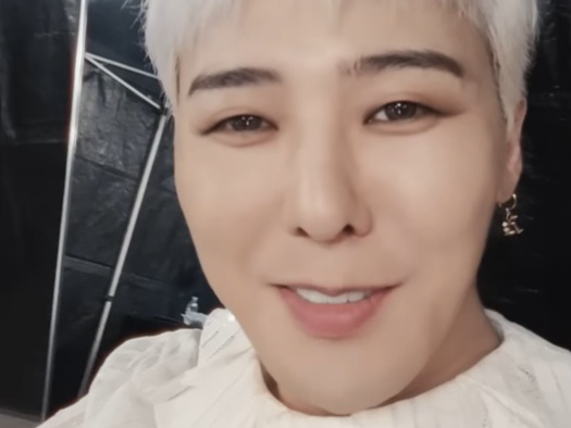 가수 지드래곤이 참여한 ‘뤼튼’ 광고. 뤼튼은 AI 캐릭터챗 서비스 ‘크랙’의 성장세를 등에 업고 시장 점유율을 확장하고 있다. 크랙은 지난달 국내 AI 챗봇 총사용 시간 순위 1위를 차지한 제타, 2위 챗GPT에 이어 3위를 차지했다. [뤼튼 유튜브 캡처]