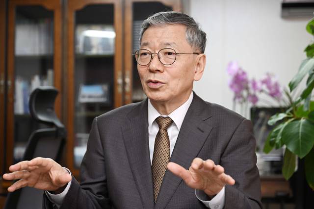 류제승 한국국가전략연구원장이 서울경제신문과의 인터뷰에서 “한미 동맹이 핵 동맹으로 거듭나 북핵 억제력을 강화해야 한다”고 강조하고 있다. 조태형 기자