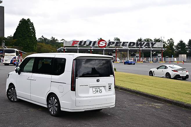혼다 스텝왜건 스파다 프리미엄 라인. 사진: 김학수 기자