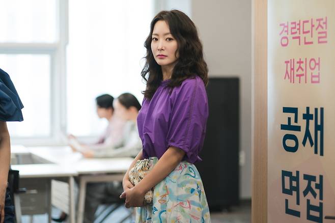 TV조선 월화극 ‘다음생은 없으니까’에서 조나정 역을 연기한 배우 김희선 출연장면. 사진 TV조선