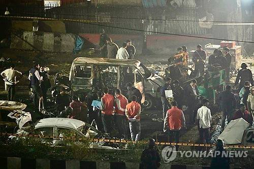 인도 델리 차량 폭발 사고 현장 [AP 연합뉴스. 재판매 및 DB 금지]