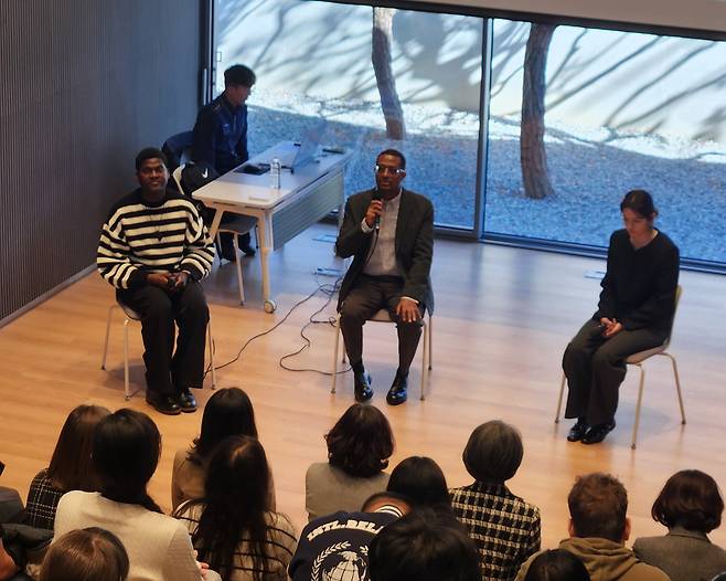 부산출입국외국인청 행사에 참석한 이스라엘 피세하 교수 [부산출입국외국인청 제공. 재판매 및 DB 금지]