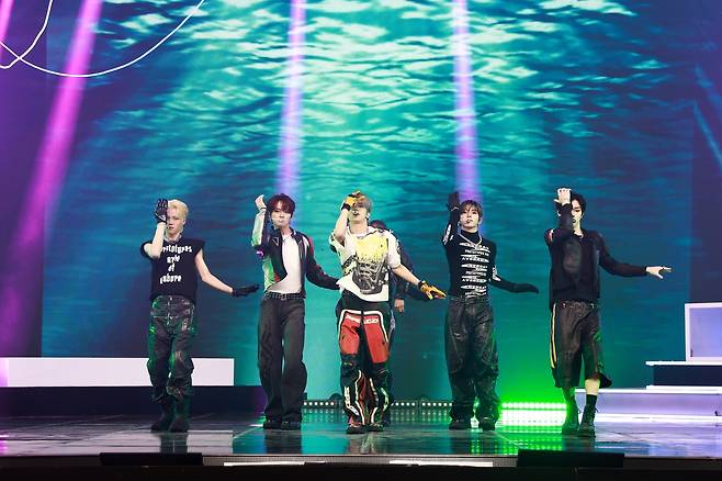 '블랙아웃'으로 컴백한 클로즈 유어 아이즈 [언코어 제공. 재판매 및 DB 금지]