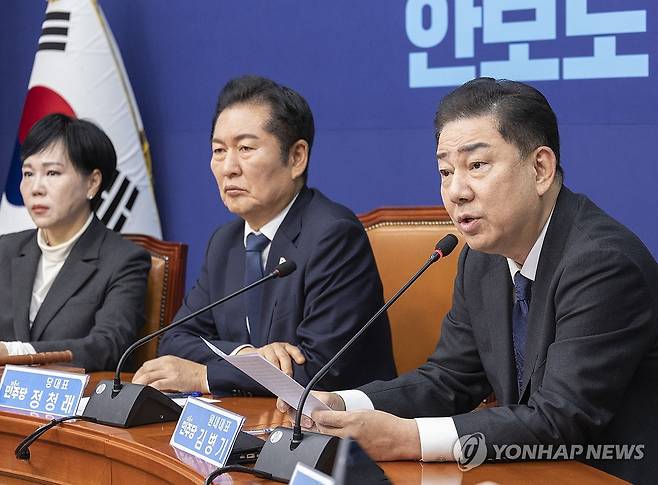 최고위원회의에서 발언하는 김병기 원내대표 [연합뉴스 자료사진]