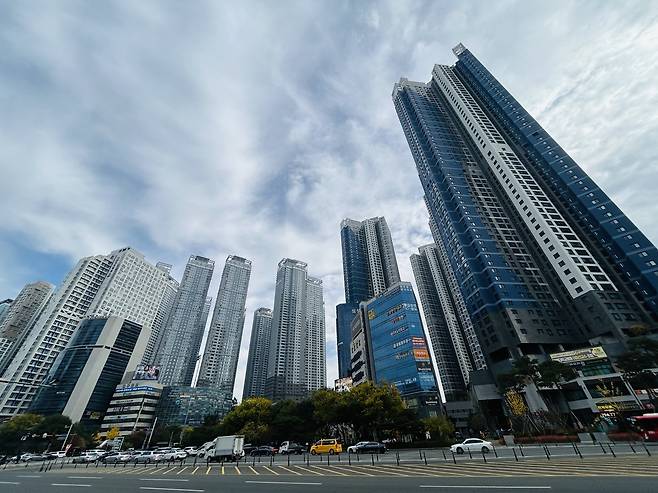 12일 대구 수성구 범어네거리 인근 아파트 단지 모습. /황인무기자