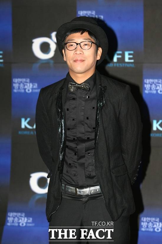 가수 겸 프로듀서 MC몽이 주저흔이 남은 손목 사진을 공개하고 향후 악플에 대한 강경대응 방침을 알렸다./더팩트 DB