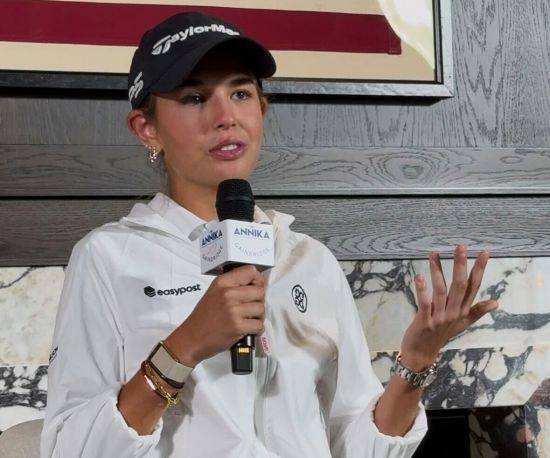 도널드 트럼프 미국 대통령의 손녀 카이가 LPGA 투어 안니카 드리븐 공식 기자화견에서 취재진의 질문에 답을 하고 있다. 벨에어(미국)=AP연합뉴스