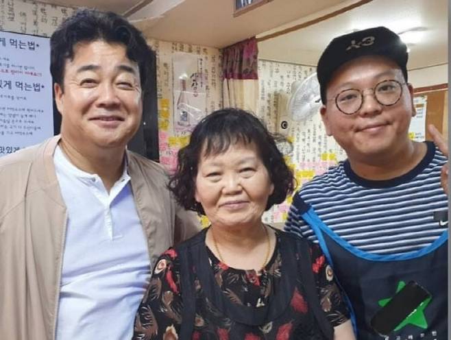 백종원 더본코리아 회장(왼쪽), 포방터시장 주인 어머니, 아들 권상훈씨 (오른쪽)./인스타그램