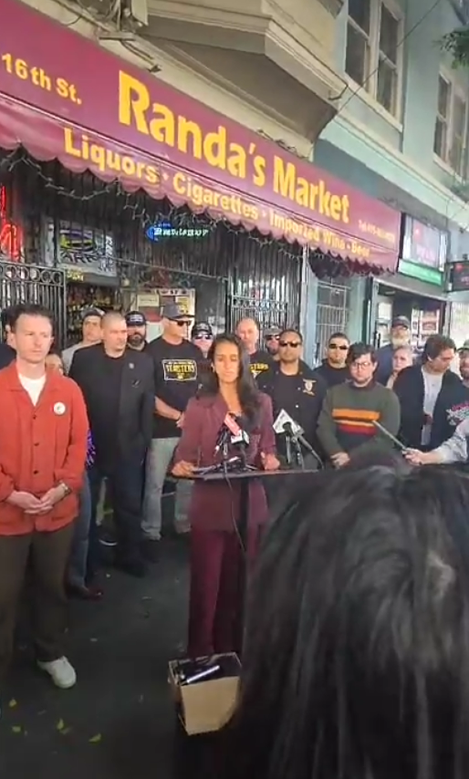 지난 4일 재키 필더 샌프란시스코 시의원이 미국 샌프란시스코에 위치한 랜다스 마켓 앞에서 기자회견을 열고 있다. 랜다스 마켓 인스타그램 캡처