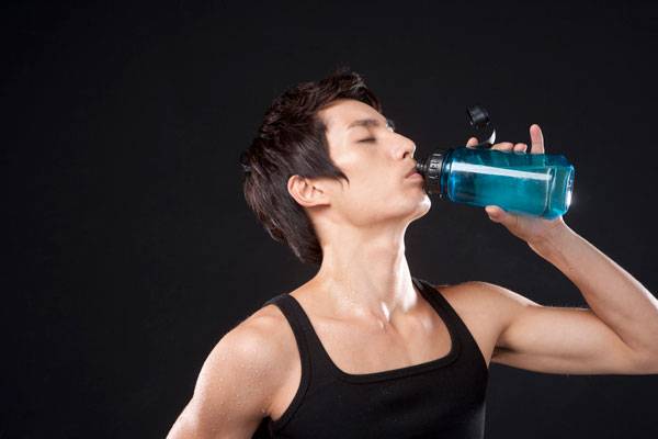 제로 이온음료는 일반 이온음료보다 수분 흡수 효율이 떨어질 수 있다. 사진은 기사 내용과 무관함 /사진=게티이미지뱅크