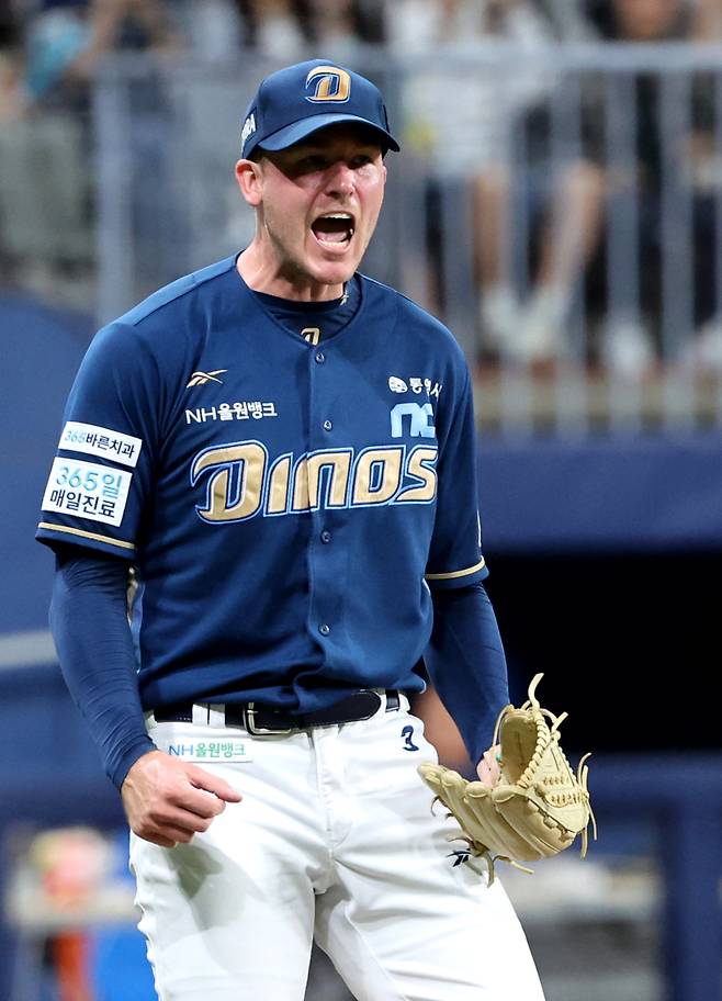 2025 KB0리그 프로야구 키움히어로즈와 NC다이노스의 경기가 11일 오후 서울 고척스카이돔에서 열렸다. 4회말 2사 2루 선발 라일리가 원성준을 삼진으로 잡아낸 후 포효하고 있다. 고척=김민규 기자 mgkim1@edaily.co.kr /2025.06.11/