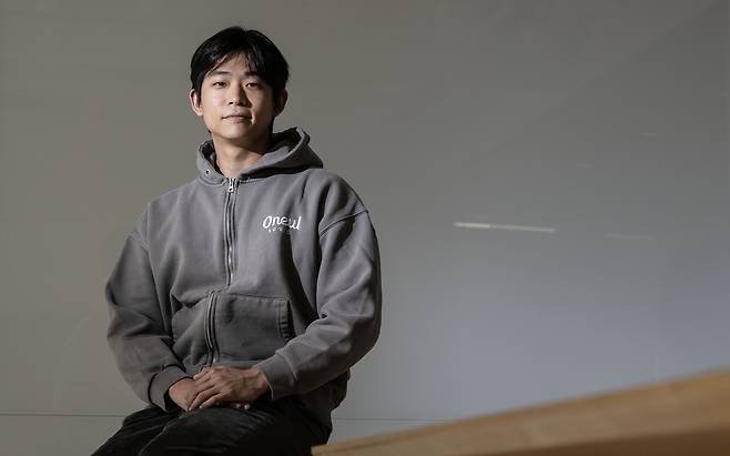 Seo Ho-seong, CEO of the waste collection service Oneul Sugeo, poses at a co-working office in Gangnam, Seoul, on Oct. 20.  (Im Se-jun/The Korea Herald)