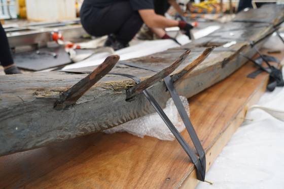 Fragments from Mado wreck No. 4, the only existing ship from the Joseon Dynasty (1392-1910), are being researched by the National Research Institute of Maritime Culture Heritage under the Korea Heritage Service. [KOREA HERITAGE SERVICE]