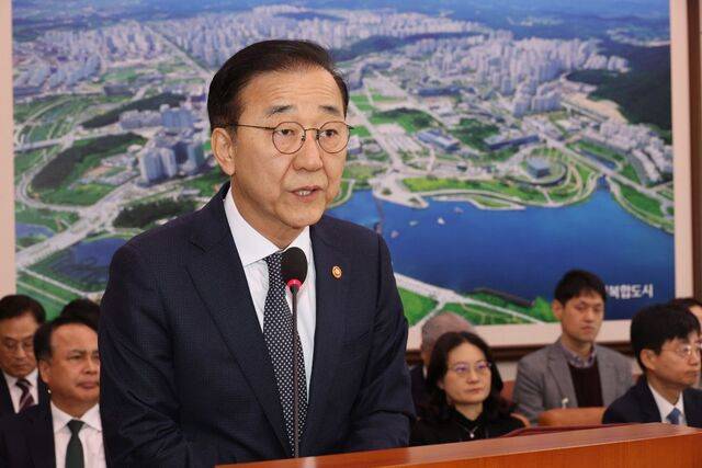 김윤덕 국토교통부 장관이 11일 서울 여의도 국회에서 열린 국토교통위원회 전체회의에서 발언하고 있다. 연합뉴스