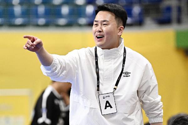 사진 충남도청 이석 감독, 사진 제공=한국핸드볼연맹