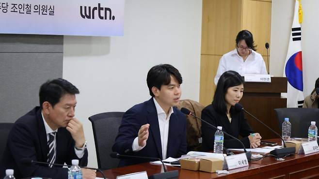 이세영 뤼튼테크놀로지스 대표(가운데) /사진=뤼튼테크놀로지스 제공