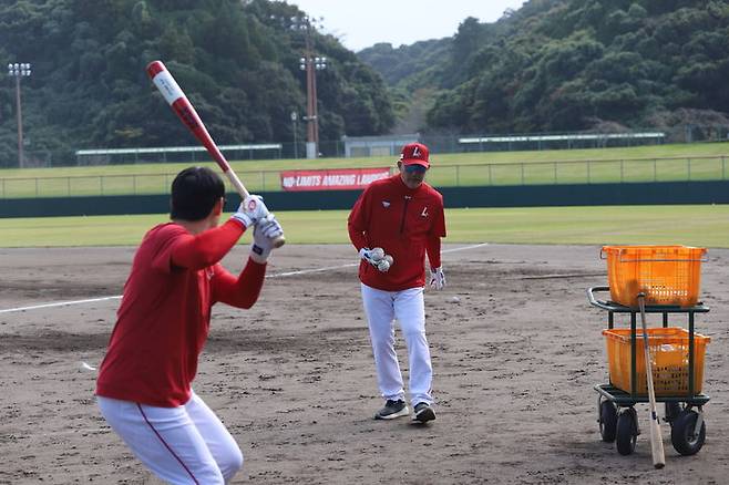 [서울=뉴시스] 프로야구 SSG 랜더스 유망주 집중 육성 캠프에서 타격 훈련을 하는 모습. (사진 = SSG 랜더스 제공) *재판매 및 DB 금지