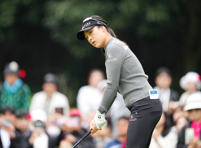 티샷을 준비하고 있는 윤이나. 사진 제공=BMW 레이디스 챔피언십 조직위