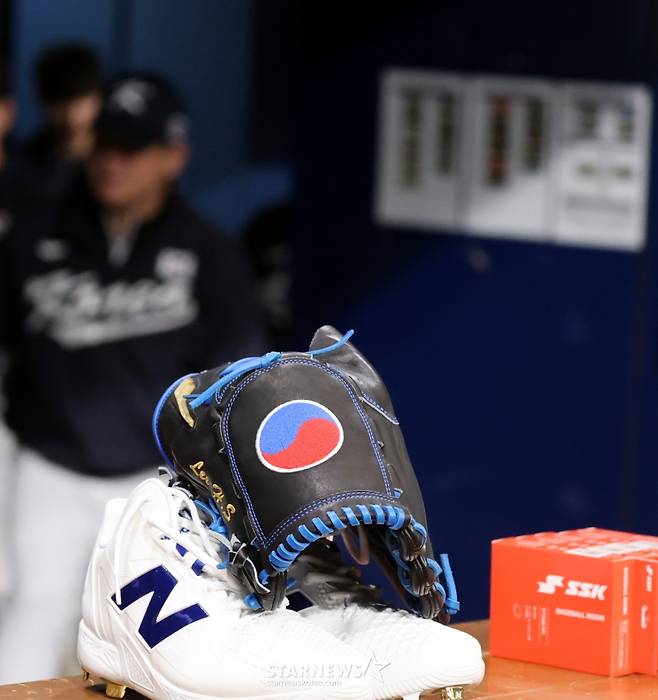 [영상]'태극마크에 향한 절실함'이 느껴지는 글러브, 주인은 누구?