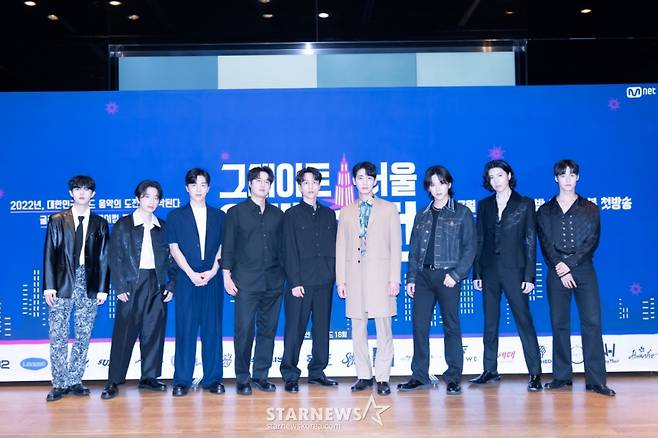 윤박, 페퍼톤스, 적재, 노민우, 엔플라잉, 윤성현, 김재환, 고영배가 20일 오전 온라인 생중계로 진행된 엠넷 예능 '그레이트 서울 인베이전' 제작발표회에 참석해 포즈를 취하고 있다.  글로벌 밴드가 되기 위해 THE G TOWER(더 지 타워)에 모인 밴드들의 혹독한 생존게임을 그린 프로그램 '그레이트 서울 인베이전'은 오늘(20일) 첫 방송된다. /사진제공=엠넷 2022.07.20