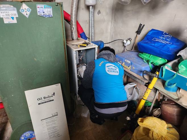 우리동네 복지기동대 보일러 수리 활동. /전남도 제공