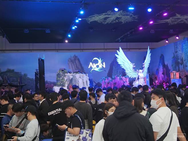 '지스타 2025' 메인 스폰서로 참가한 엔씨는 300석 가량의 대형 부스를 마련했다. (사진=더게이트 박승민 기자)