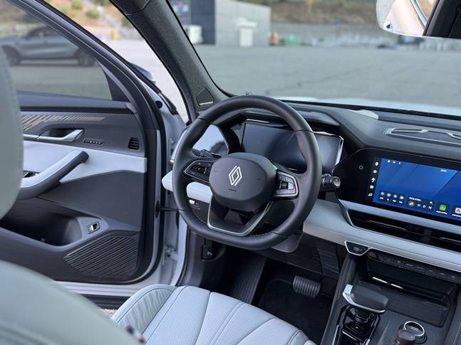 2026년형 그랑 콜레오스 운전석./사진=백유진 기자 byj@