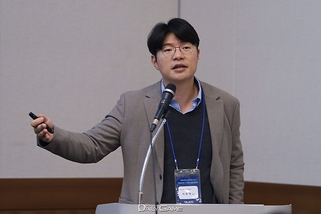 연세대 법학전문대학원 서종희 교수는 게임사들도 정부규제에 불만을 표하기 앞서, 신뢰를 줄 수 있는 방안을 고민해야 한다고 제언했다.