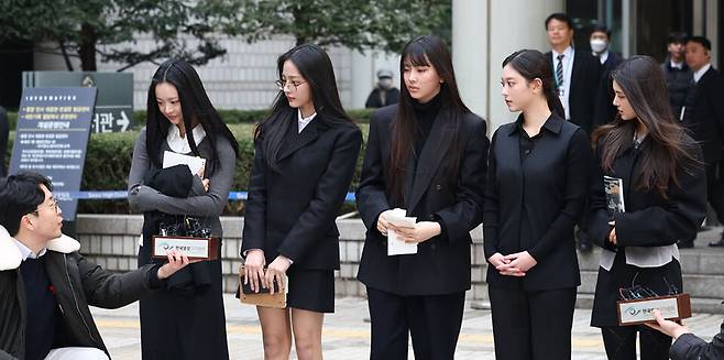 왼쪽부터 하니, 민지, 혜인, 해린, 다니엘. ⓒ연합뉴스​