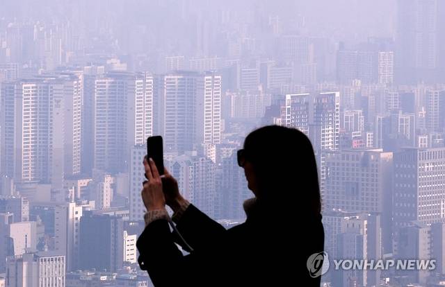 13일 서울 남산에서 바라본 아파트 단지 모습. [연합뉴스]