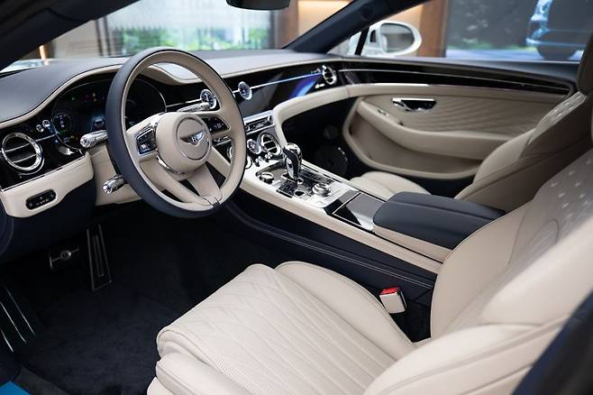 벤틀리 컨티넨탈 GT 아주르. 벤틀리모터스코리아 제공.