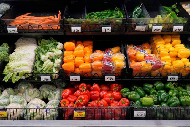 미국 테네시주 내슈빌의 한 식료품점에서 지난달 31일 농산물이 판매되고 있다. 내슈빌=AP 연합뉴스