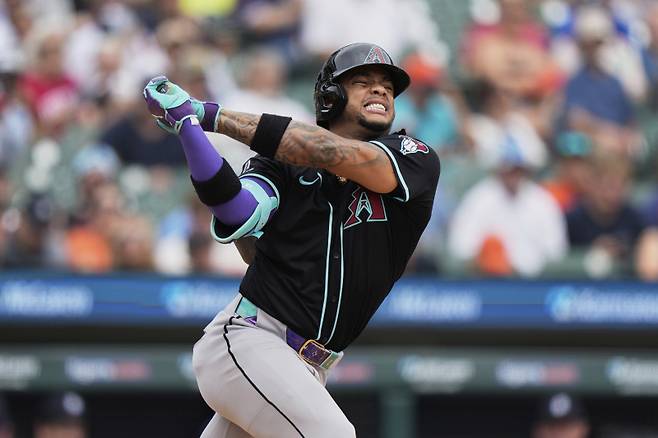 <yonhap photo-1509=""> Arizona Diamondbacks' Ketel Marte reacts after swinging for a strike during the sixth inning of a baseball game against the Detroit Tigers, Wednesday, July 30, 2025, in Detroit. (AP Photo/Ryan Sun)/2025-07-31 05:15:50/ <저작권자 ⓒ 1980-2025 ㈜연합뉴스. 무단 전재 재배포 금지, AI 학습 및 활용 금지></yonhap>