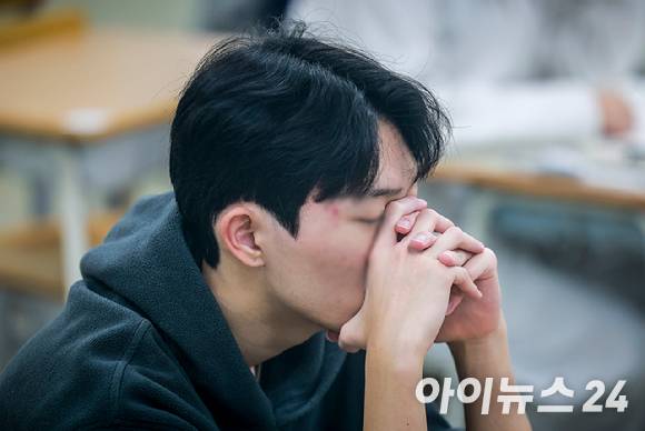 2026학년도 대학수학능력시험이 실시된 13일 오전 서울 용산구 용산고등학교에서 수험생들이 시험 준비를 하고 있다. [사진=사진공동취재단]