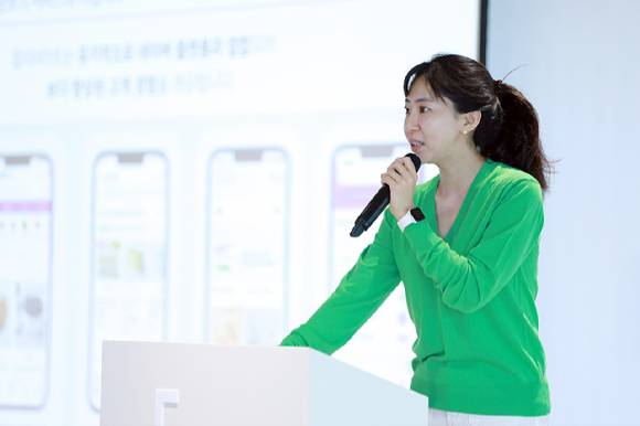 9일 서울 종로구 네이버스퀘어 종로에서 열린 '네이버 커머스 밋업' 기자 간담회에서 김슬아 컬리 대표가 발표하고 있다.