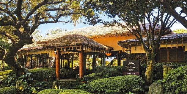 전통 방식으로 지어진 제주 씨에스 호텔&리조트 리셉션. 제주 씨에스 호텔&리조트 제공