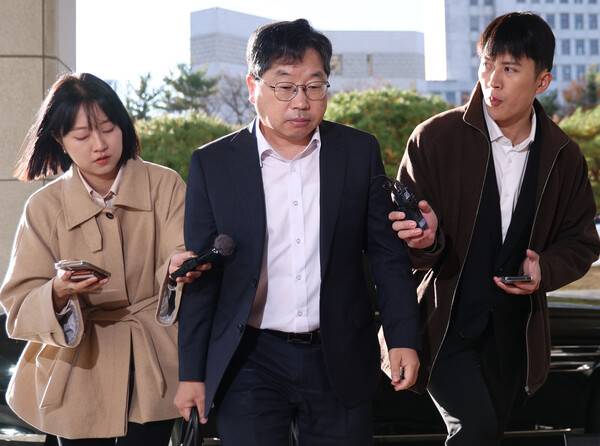 ▲노만석 검찰총장 권한대행이 지난 10일 대검찰청에 출근하고 있다. ⓒ연합뉴스