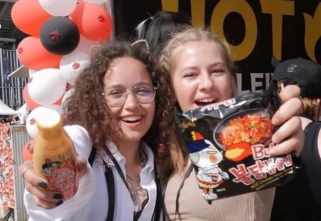 글로벌 베스트셀러로 올라선 불닭볶음면. 삼양식품.