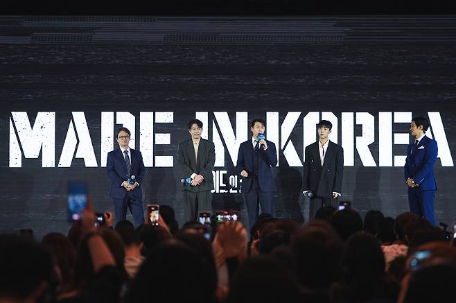 13일 홍콩 디즈니랜드 호텔에서 진행된 ‘디즈니+ 오리지널 프리뷰’에서 ‘메이드 인 코리아’팀이 취재진들의 질문에 대답을 하고 있다. (왼쪽부터) 우민호 감독, 정우성, 현빈, 우도환 [월트디즈니 컴퍼니 제공]