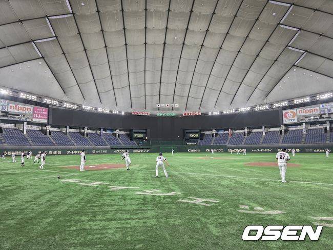 도쿄돔에서 훈련하는 한국 야구 대표팀. /OSEN DB