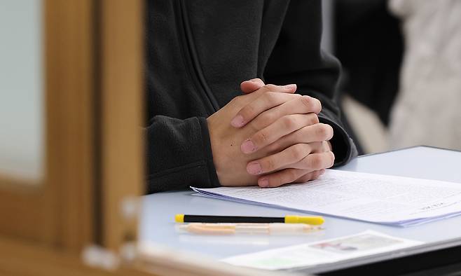 2026학년도 대학수학능력시험일인 13일 서울 종로구 경복고등학교에 마련된 고사장에서 수험생들이 시험 시작을 준비하고 있다. 뉴스1