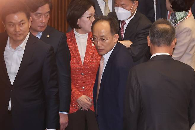 11월13일 내란중요임무종사 혐의로 구속 영장이 청구된 추경호 국민의힘 의원이 자신의 체포동의안 보고가 예정된 국회 본회의에 출석했다. ⓒ연합뉴스