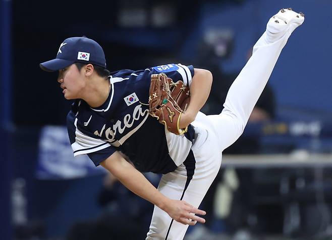 한화 정우주는 1년 만에 청소년 대표팀에 이어 성인 대표팀을 경험하게 됐다. 그는 더욱 무거워진 책임감을 안고 마운드에 오를 예정이다.｜뉴시스