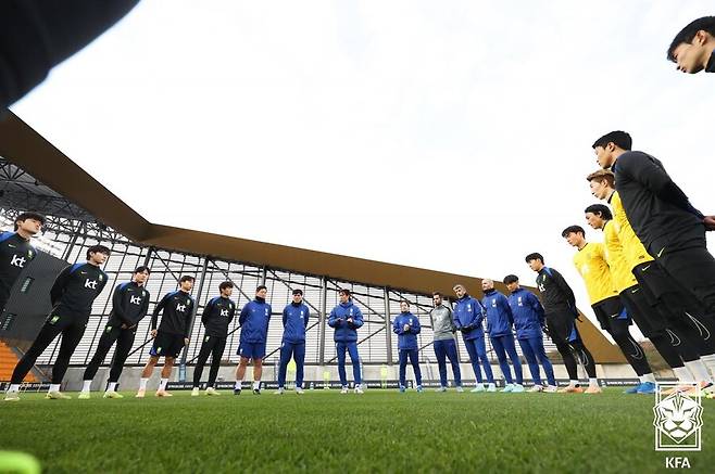 ▲ 13일 오후 대전월드컵경기장에서 홍명보호가 마무리 훈련을 진행했다. 홍명보 감독과 주장 손흥민을 중심으로 14일 남미의 복병 볼리비아를 상대로 A매치 평가전을 치르며 승리를 최우선으로 삼는다. ⓒ 대한축구협회