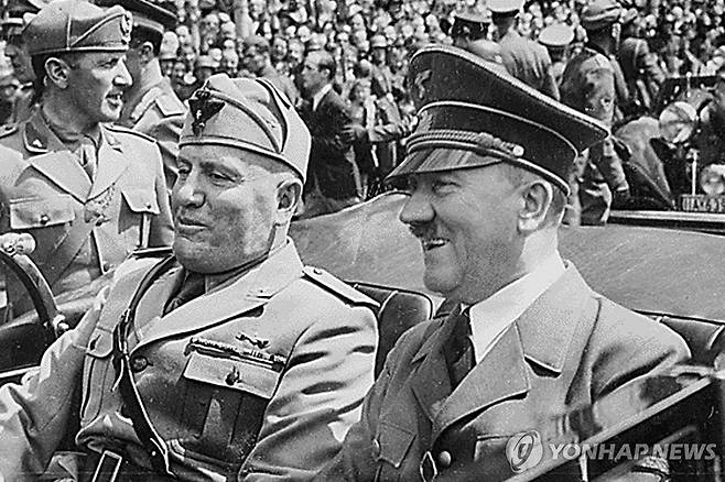 1940년 히틀러(오른쪽) 모습 [AFP 연합뉴스 자료사진 재판매 및 DB 금지]